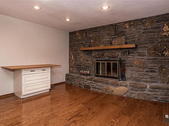 5th image of 3 Harbury Cir