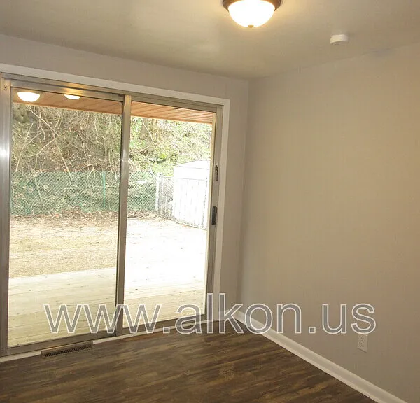 1097 Roseanne Ave — Photo 12