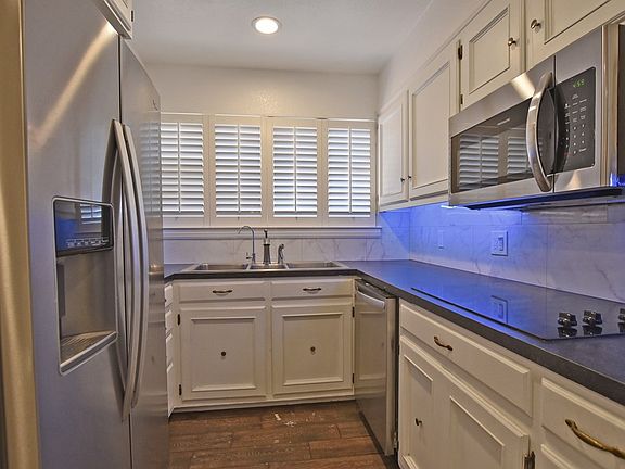 3rd image of 2300 Bainbridge Dr