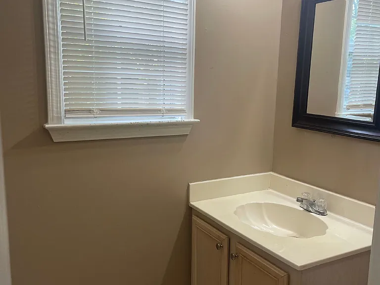 1305 Loberg Ln #B — Photo 10