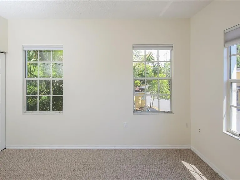 BEDROOM 2 - 10'X10'