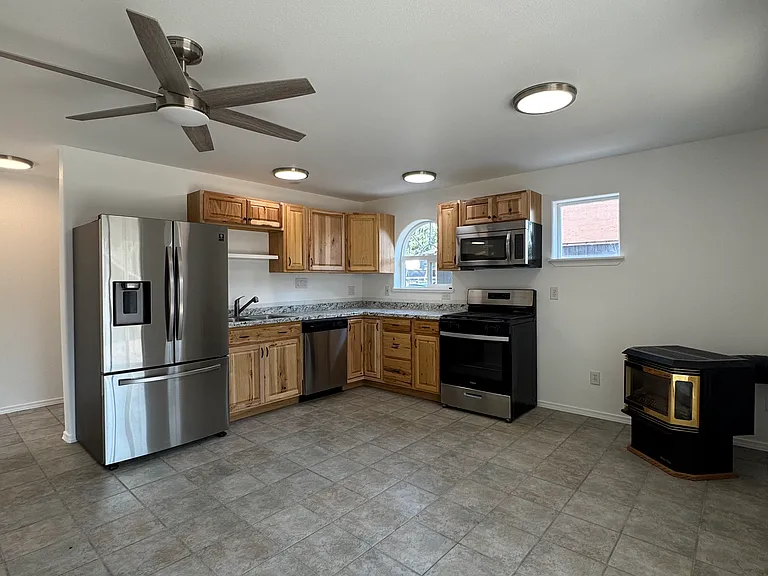 540 NW Portland Ave #1 — Photo 2