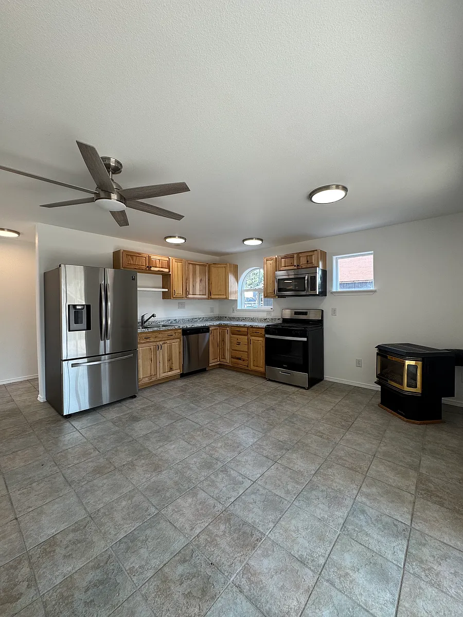 Building Photo - 540 NW Portland Ave #1