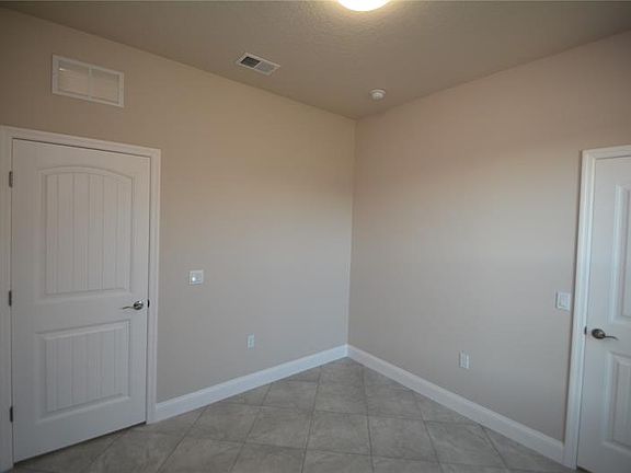 4th image of 35 Louisiana Dr #B