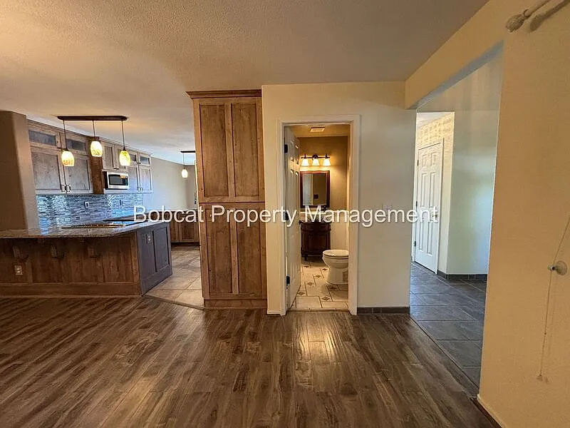 3 bed, 2.5 bath, 1727 sqft, $2,603 — Photo 4