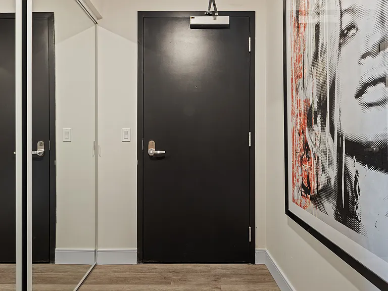 115 Champagne Ave S — Photo 3