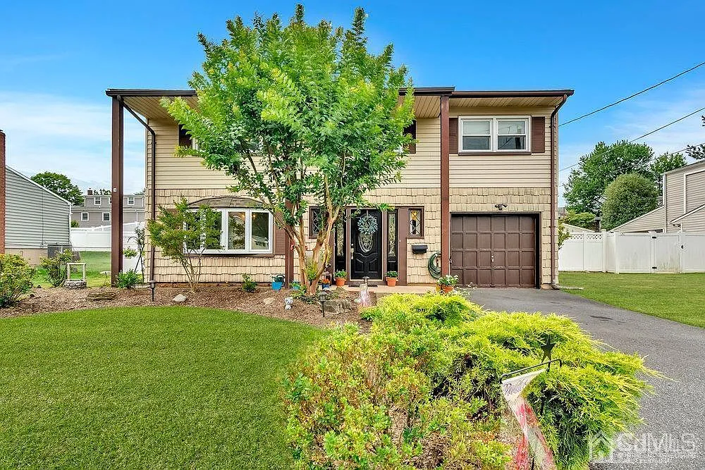 62 Timberlane Dr photo 1