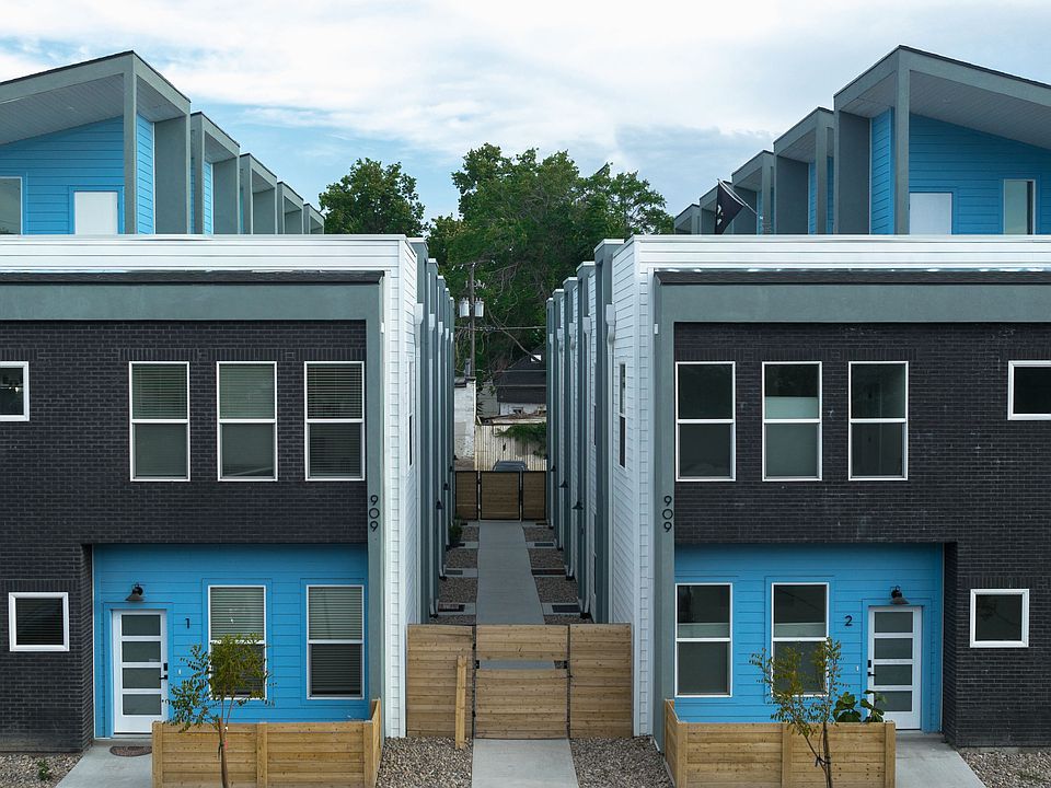 Front of townomes
