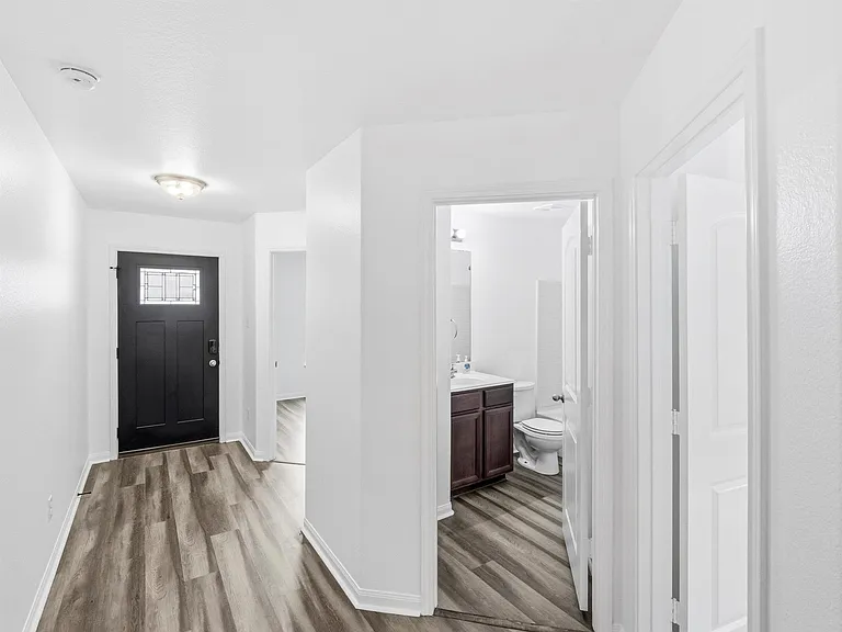 229 J E Brown Ln — Photo 4