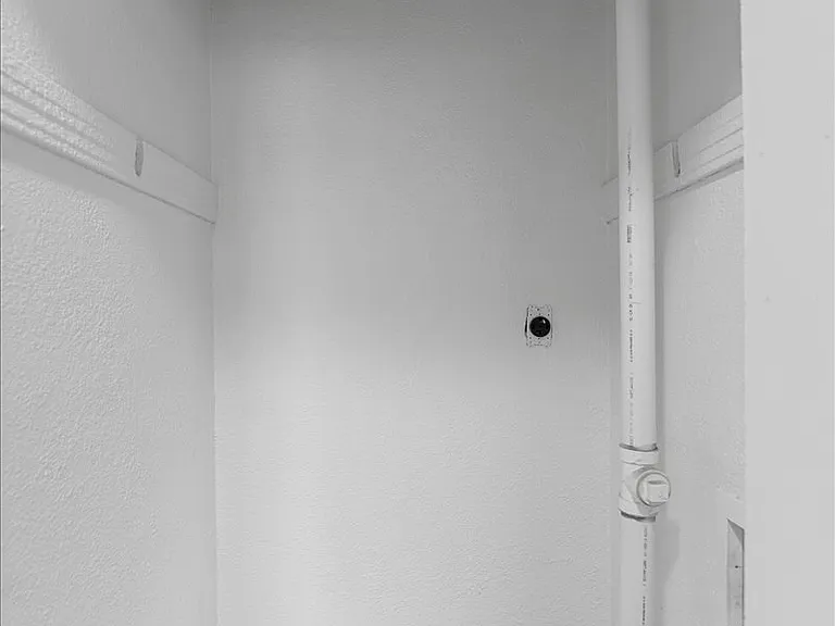 1119 Clinton St — Photo 31