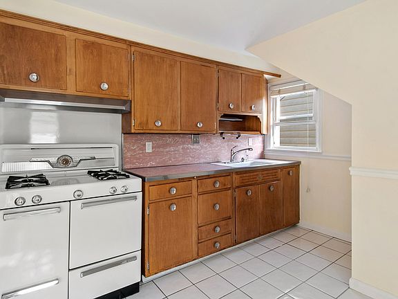 5th image of 16 Intervale Ave