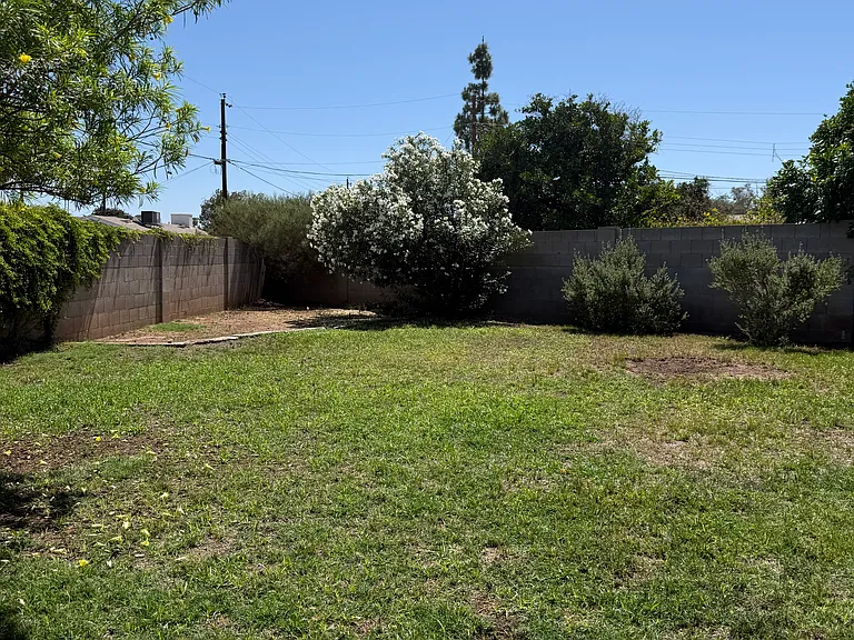 1020 E Balboa Cir — Photo 24