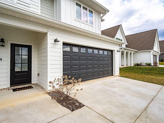 4th image of 916 Omaha Cir