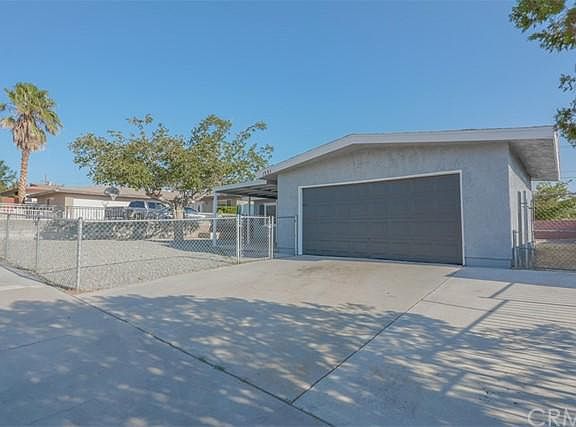 3rd image of 1221 E Navajo St