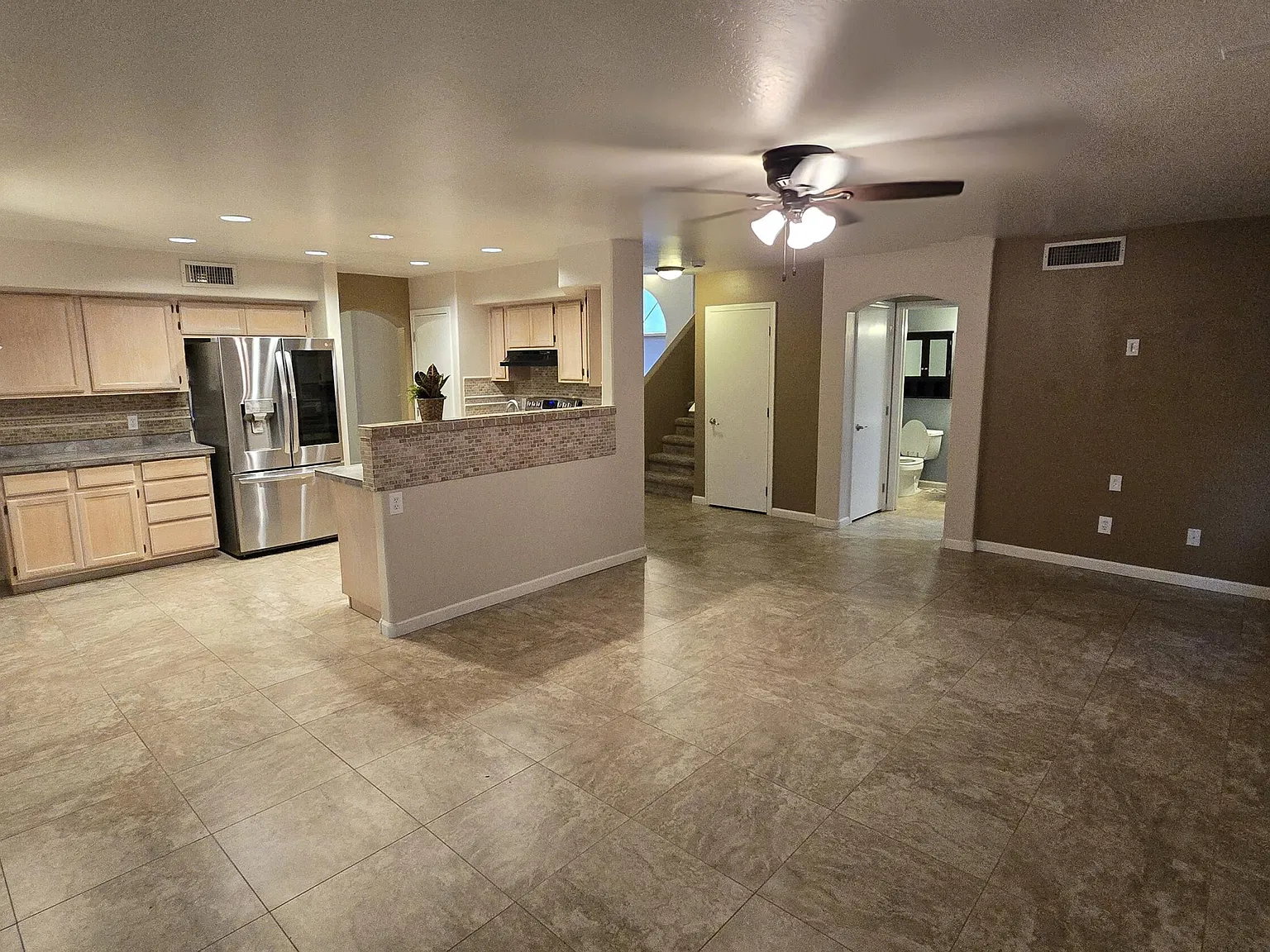 4 bed, 2.5 bath, 2557 sqft, $2,495 — Photo 4