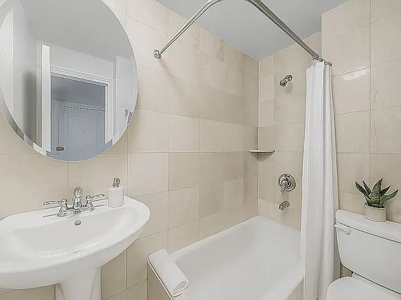 4th image of 240 W 73rd St #413