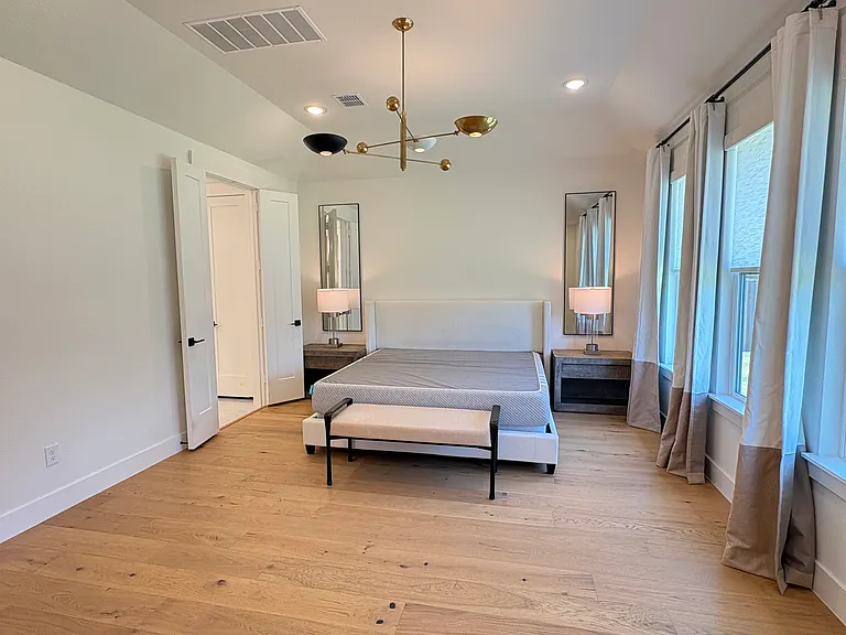 1451 Maplewood Dr — Photo 15