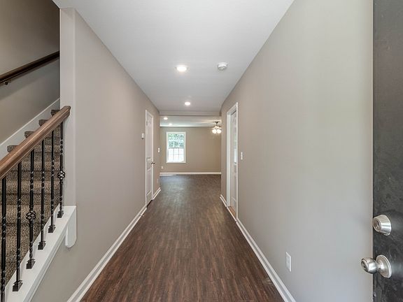 5th image of 135 Country Ln #604