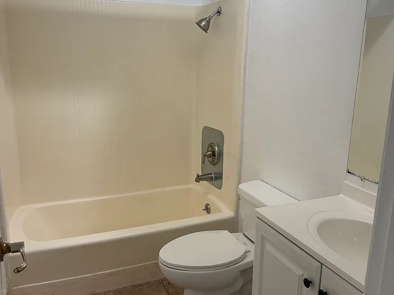 20134 Leadwell St #270 — Photo 3