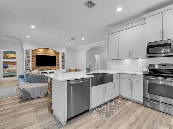 6725 Osage Circle, West Palm Beach, FL 33413
