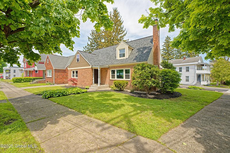 3rd image of 204 N 2nd Avenue