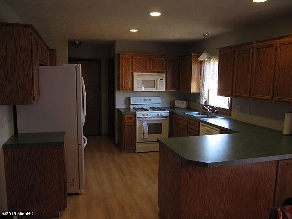 4th image of 3691 Lenters Dr