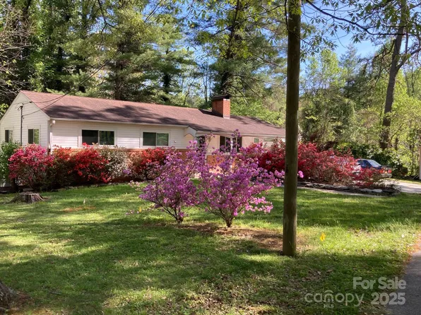 34 Hillpark Dr, Hendersonville, NC 28739