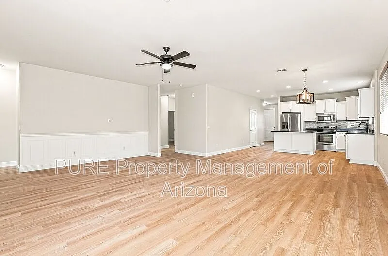 4 bed, 2.0 bath, 2215 sqft, $2,195 — Photo 3