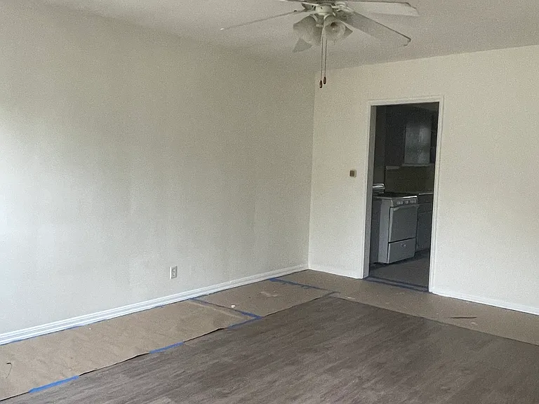 14315 Burbank Blvd #1/2 — Photo 3