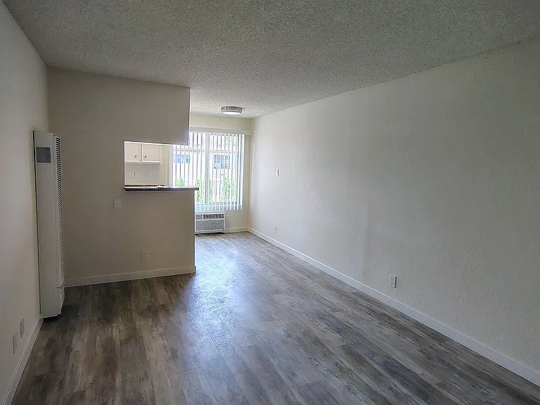 11434 Calvert St — Photo 2