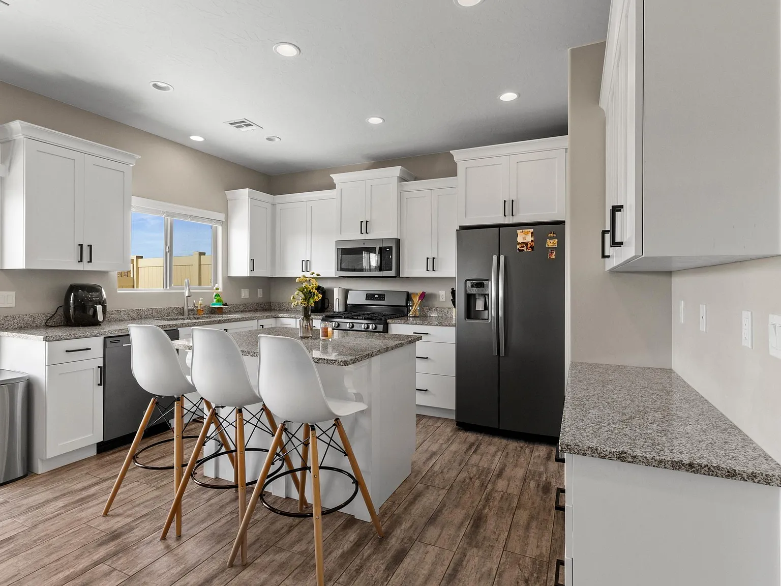 1001 W Curly Hollow Dr — Photo 4