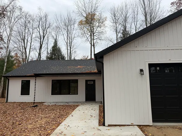 9740 Fawn Ridge Rd, Stanwood, MI 49346
