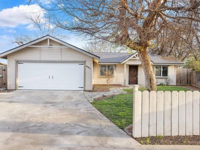 901 W Clinton Avenue, Visalia, CA, 93291