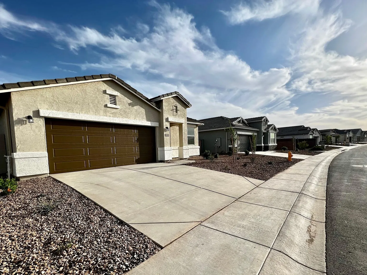 4 bed, 2.5 bath, 1867 sqft, $2,350 — Photo 2