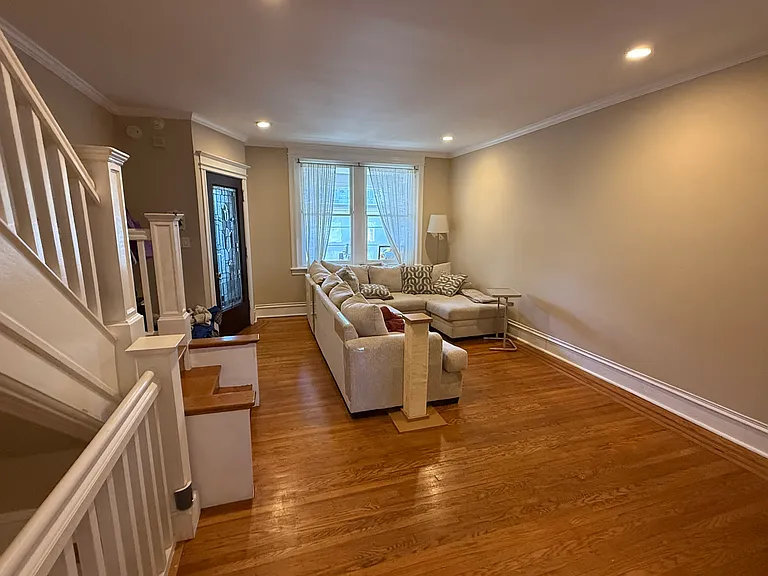 3368 Vaux St — Photo 4