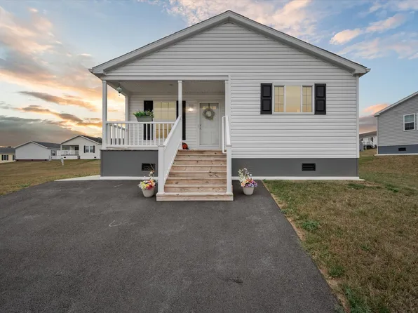 311 Oriole Dr, Carlisle, PA 17013