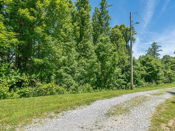 3rd image of 4 Ridgetop Ln