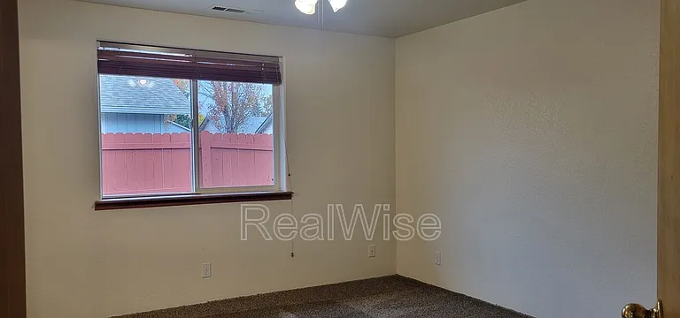 2210 SW Bridge St — Photo 14