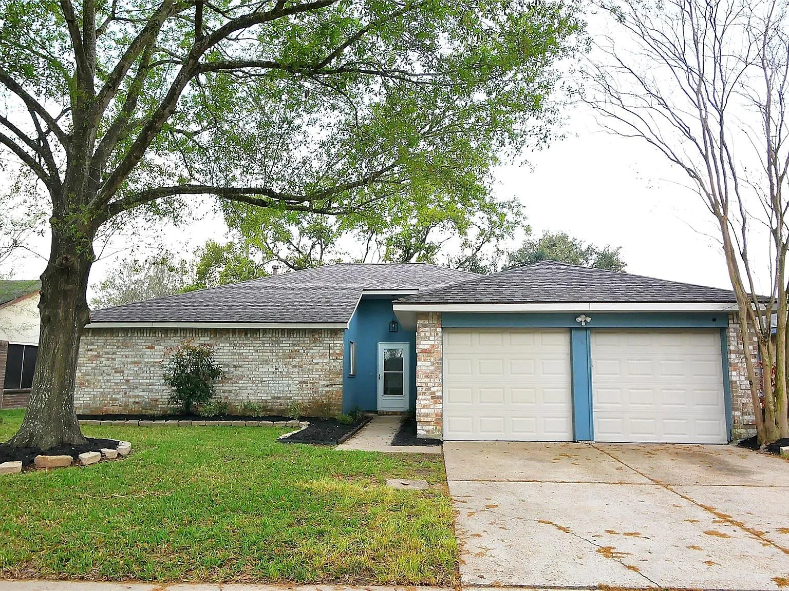 3 bed, 2.0 bath, 1852 sqft, $1,950 — Photo 1