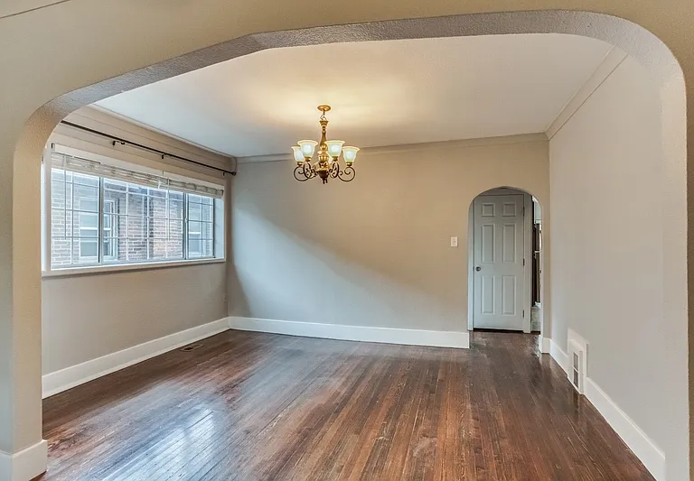 4435 N Clay St — Photo 7