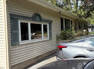 20 Manor Rd, Rhinebeck, NY 12572