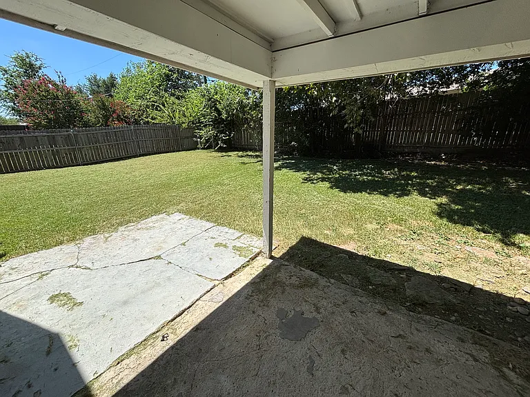 Yorkston St — Photo 9