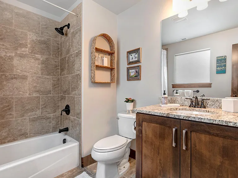 1051 W Abigail Dr — Photo 10