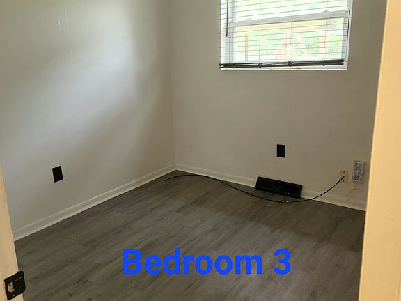 3rd image of 3050 Percy Ave