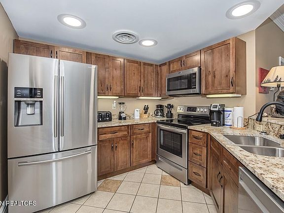 5th image of 215 Woliss Ln #313