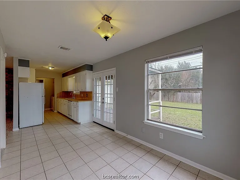 1107 Braeswood Dr — Photo 14