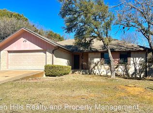 1206 Hilltop Rd, Kerrville, TX 78028