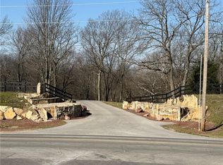 8016 NW Hampton Rd, Parkville, MO 64152
