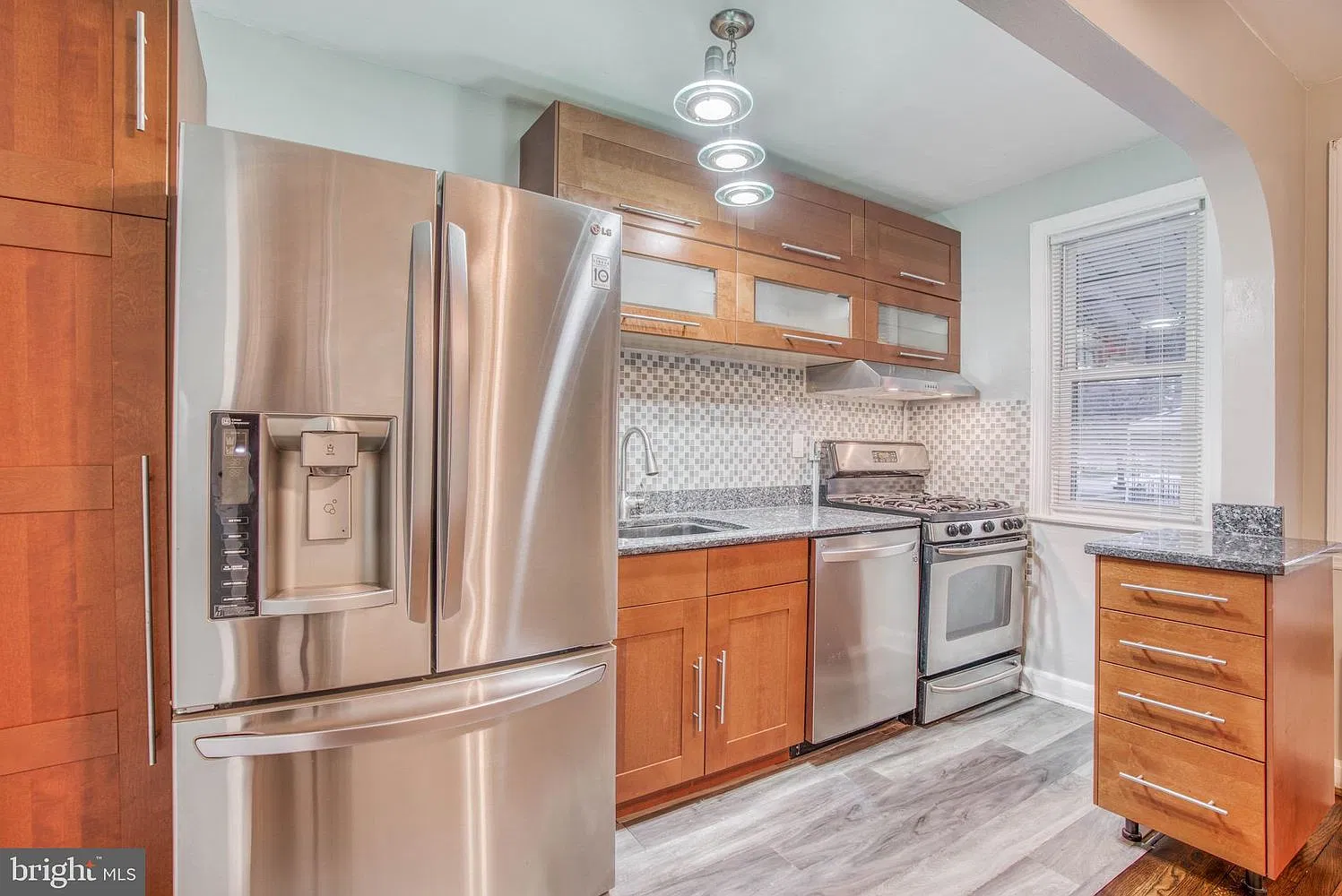 2 bed, 1050 sqft, $1,550 — Photo 2