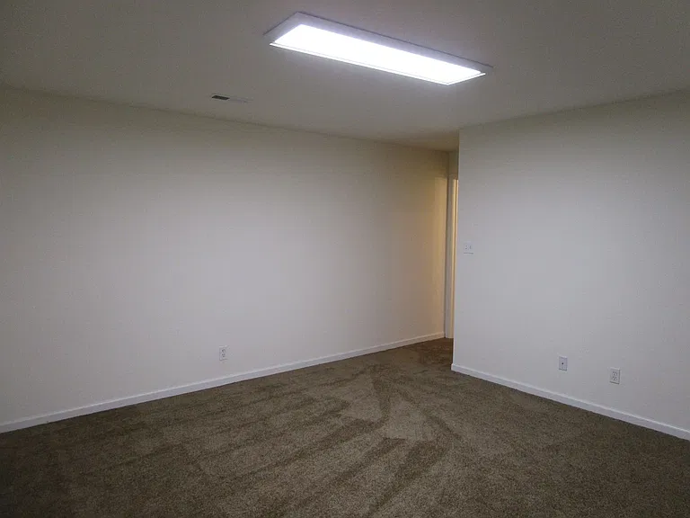 2409-2411 Northampton Dr. — Photo 34
